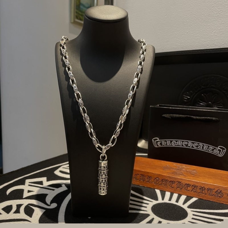 Ch**me He**ts necklaces